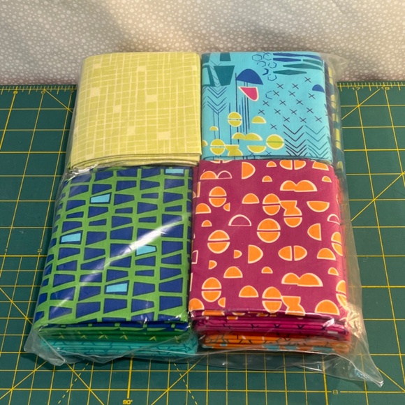 Quilting cotton - fat quarter bundle Modern Marks by Christa Watson for Benartex - Picture 4 of 7